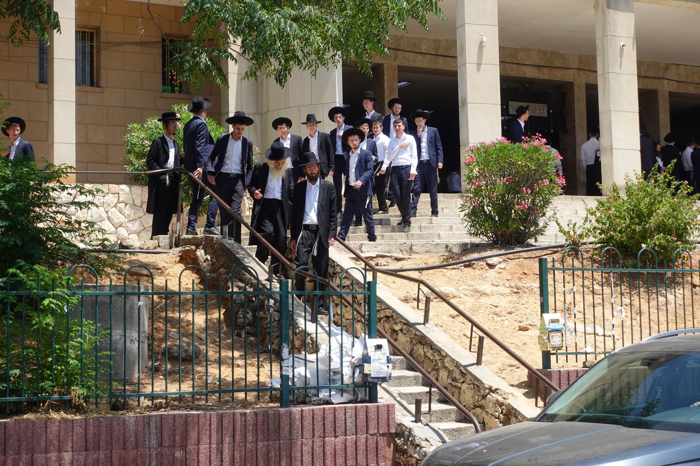 מראות חייו של הגאון רבי אשר דויטש זצוק"ל