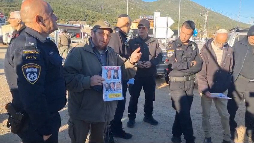 מפקד יכ"ל, מייק בן יעקב, בתדריך למחפשים