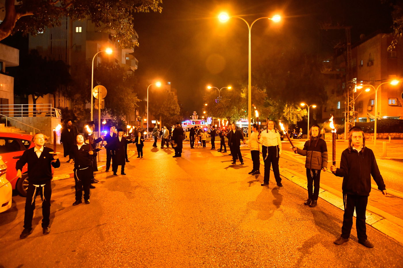 הכנסת ס"ת בחצה"ק מעזבוז