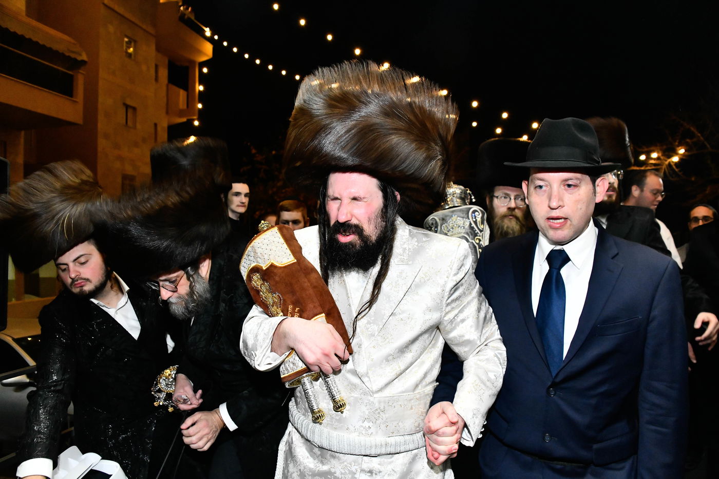 הכנסת ס"ת בחצה"ק מעזבוז