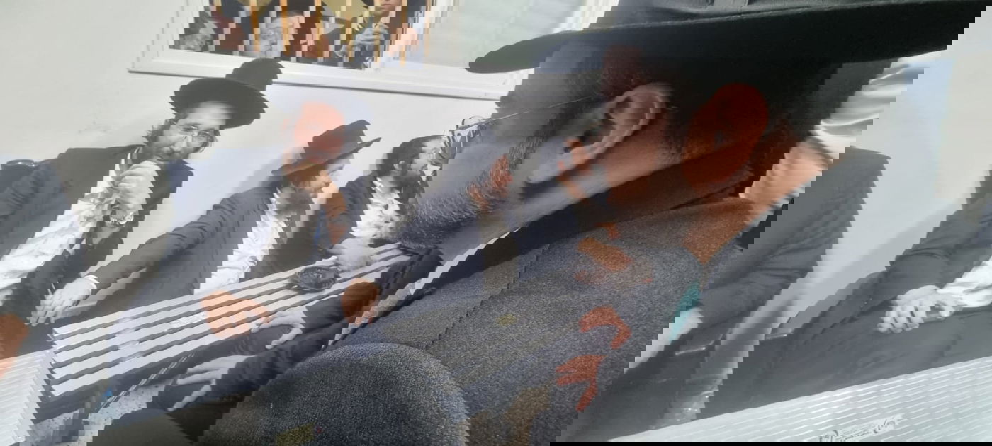 השר אוריאל בוסו מנחם את משפחת דויטש