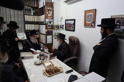 האדמו"ר מויז'ניץ בית שמש בביקור אצל הגה"ח רבי אפרים פישל שטיין