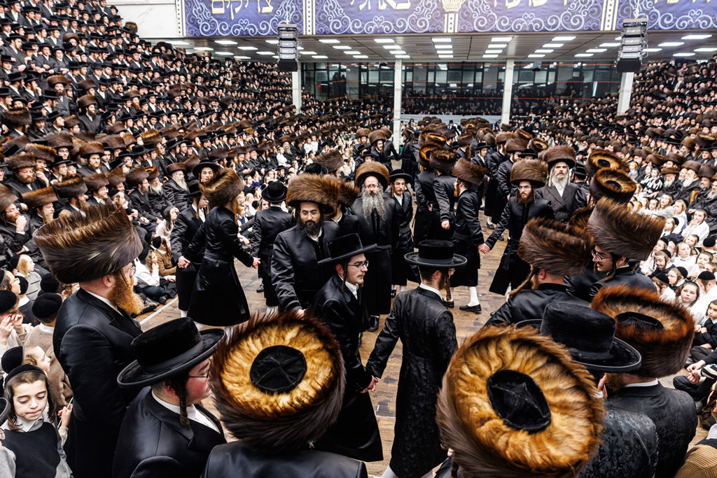 מעמד המצווה טאנץ בחצה"ק סאטמר