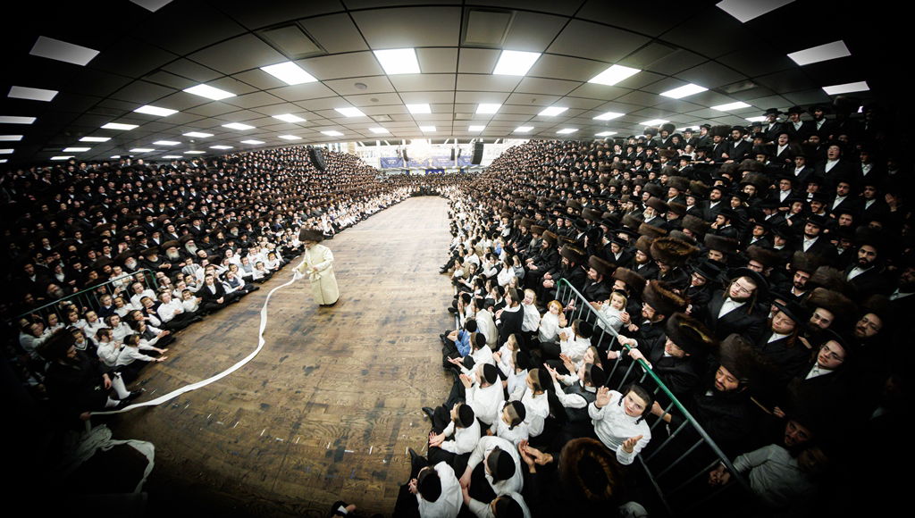 מעמד המצווה טאנץ בחצה"ק סאטמר