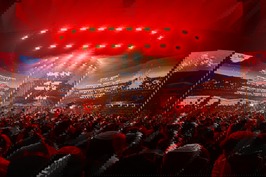 "כולם צמאים לצמאה" | המופע שכובש גם את הסקפטיים