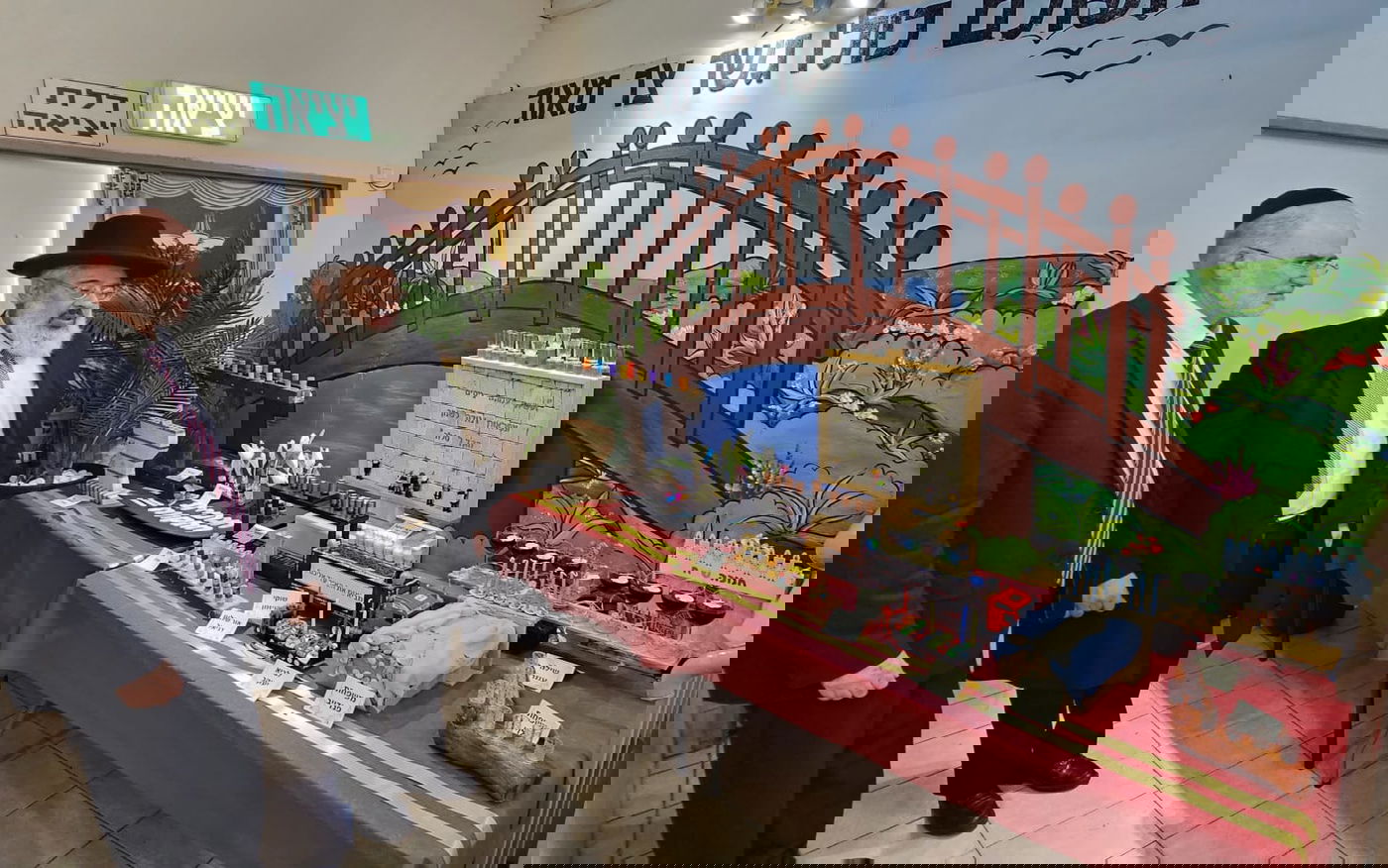 תערוכת חנוכיות וסביבונים בתלמוד תורה נר שמואל בחדרה