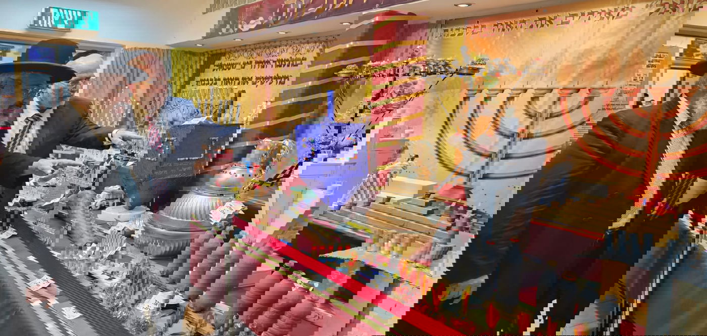 תערוכת חנוכיות וסביבונים בתלמוד תורה נר שמואל בחדרה