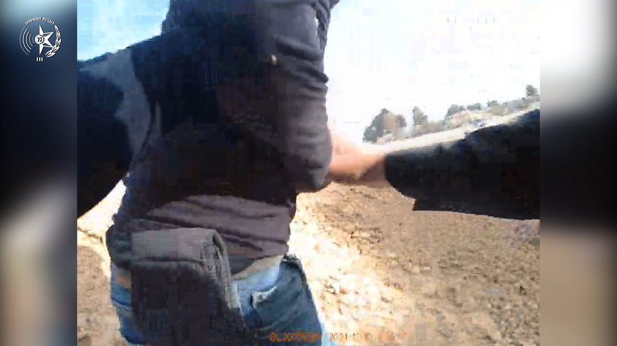  סרטון מצלמת הגוף של השוטרים מהמרדף והמעצר