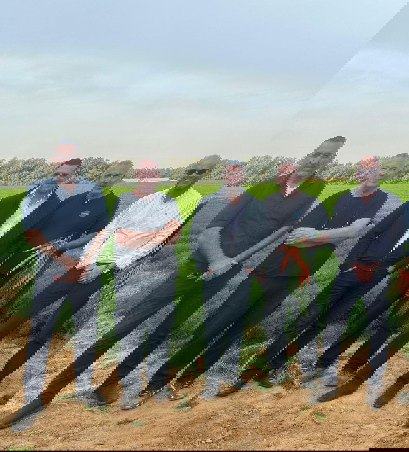 מימין: גדי קוניא, מנכ״ל תנובה  זמיר חיימי, מנהל גידולי האדמה והחיטה, שותפות ניר יצחק וכרם שלום,  חיים גבריאלי יו״ר דירקטוריון תנובה  צפריר חיימי, מנהל גידולי השדה של שותפות ניר יצחק וכרם שלום  משמאל - דני פרץ, סמנכל תפעול תנובה