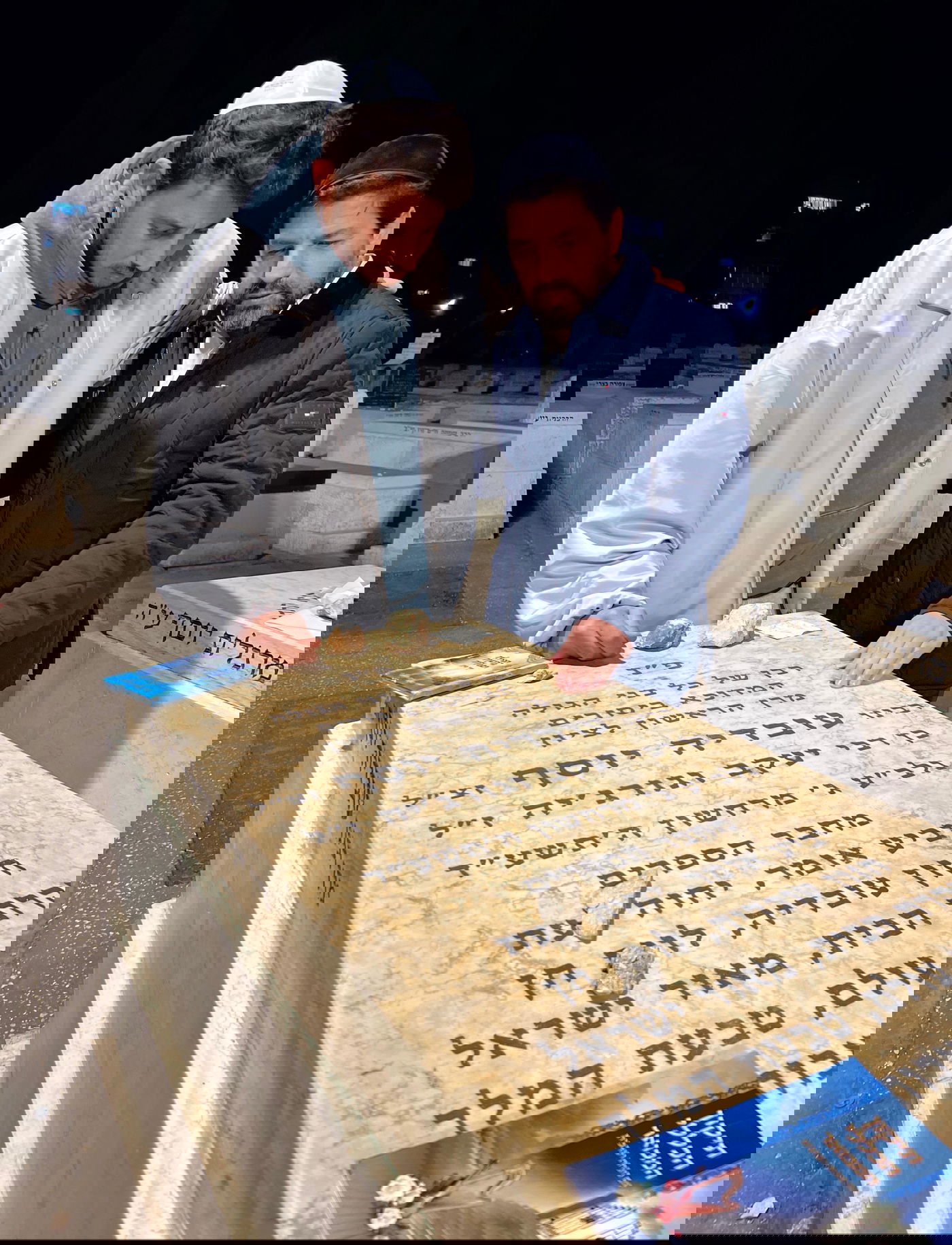 הזמר לירן דנינו נשא תפילה בציון של מרן הגר"ע יוסף זצ"ל