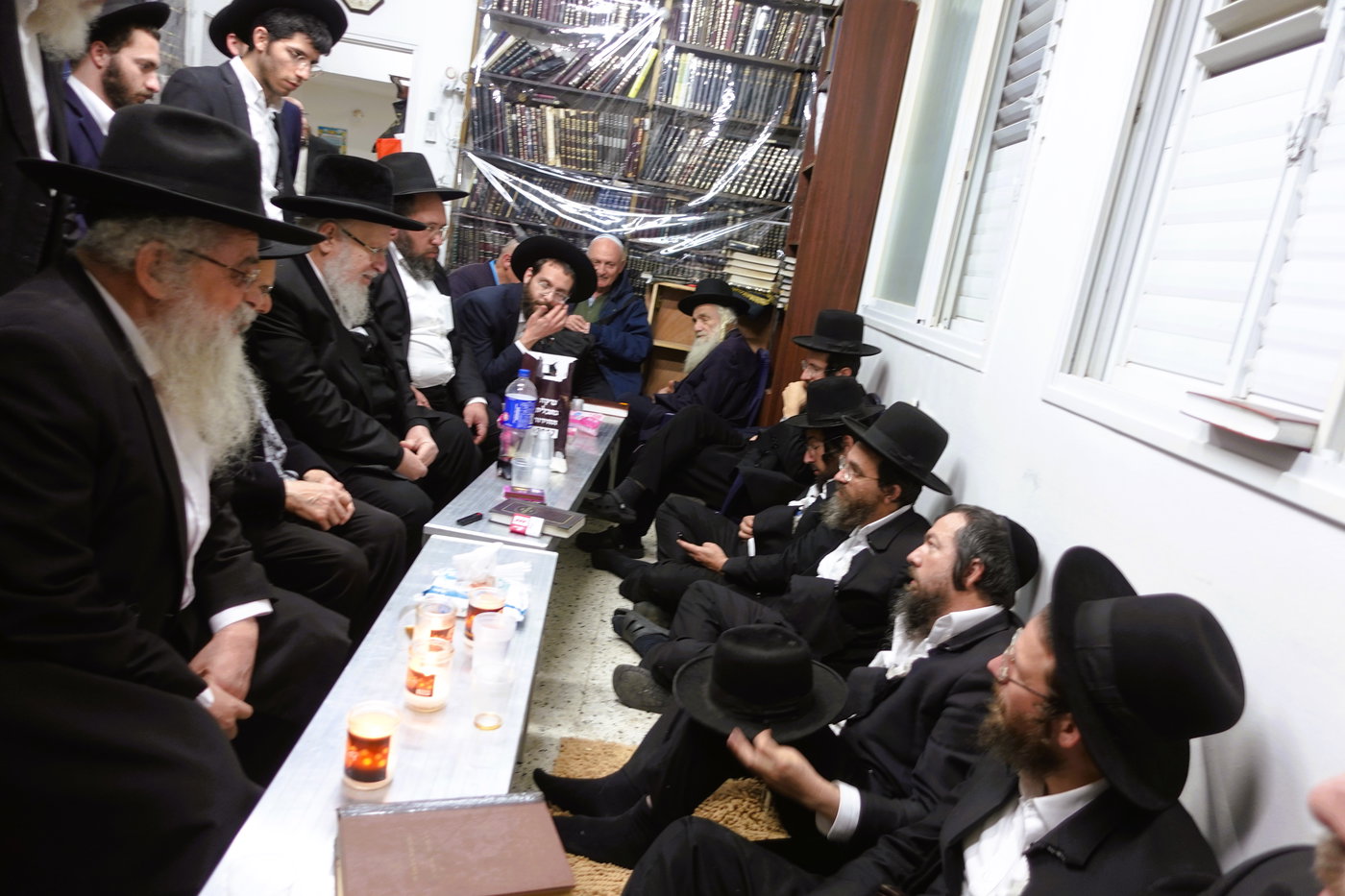 ניחום אבלים בבית הגאון רבי אשר דויטש