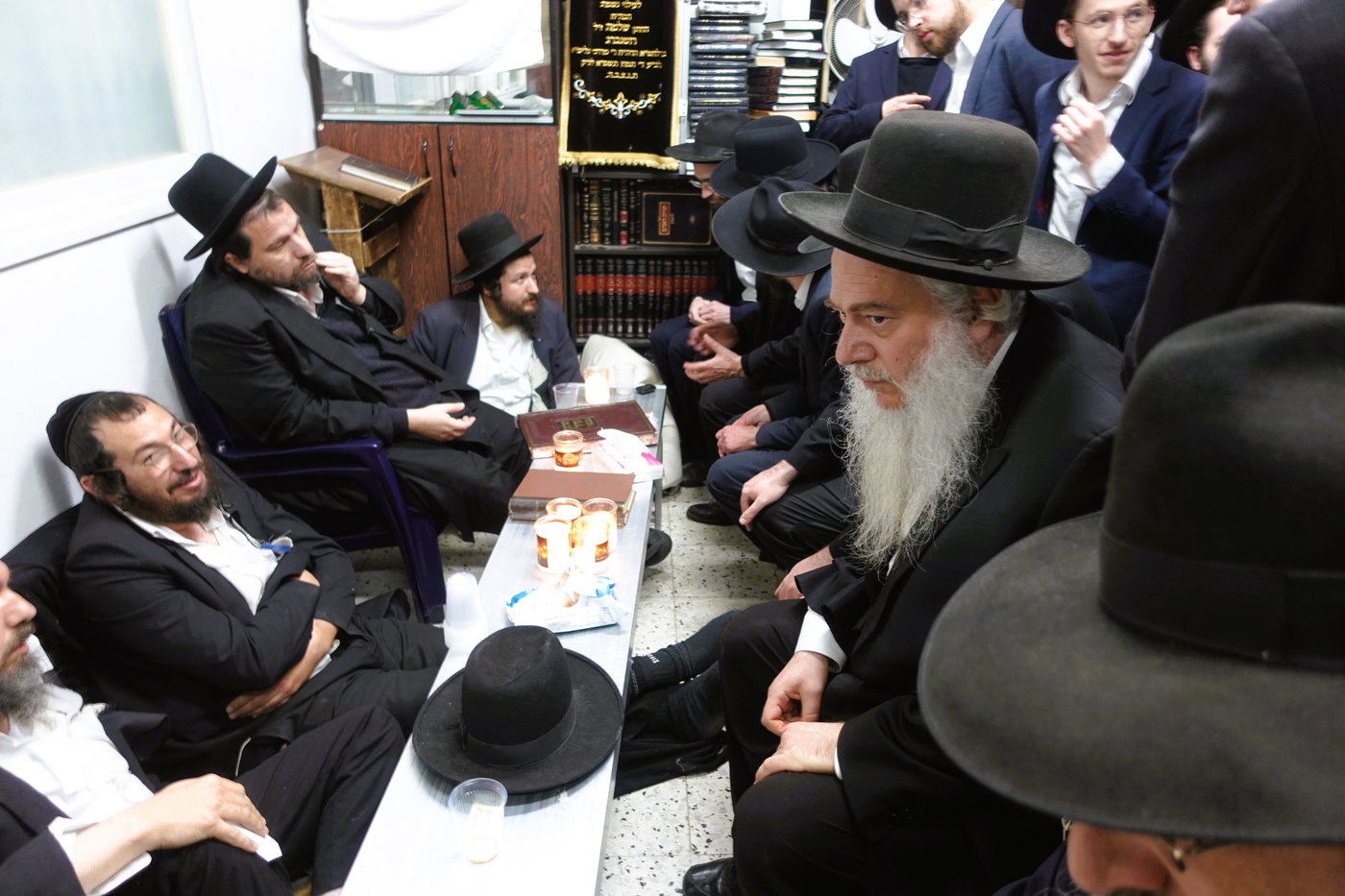 ניחום אבלים בבית הגאון רבי אשר דויטש