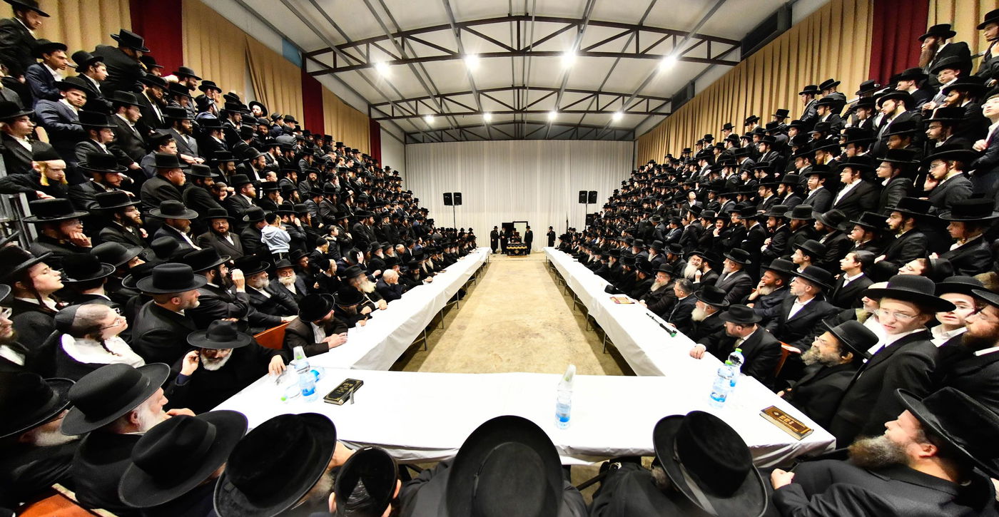 האדמו"ר מסאדיגורה בהדלקת נרות חנוכה 