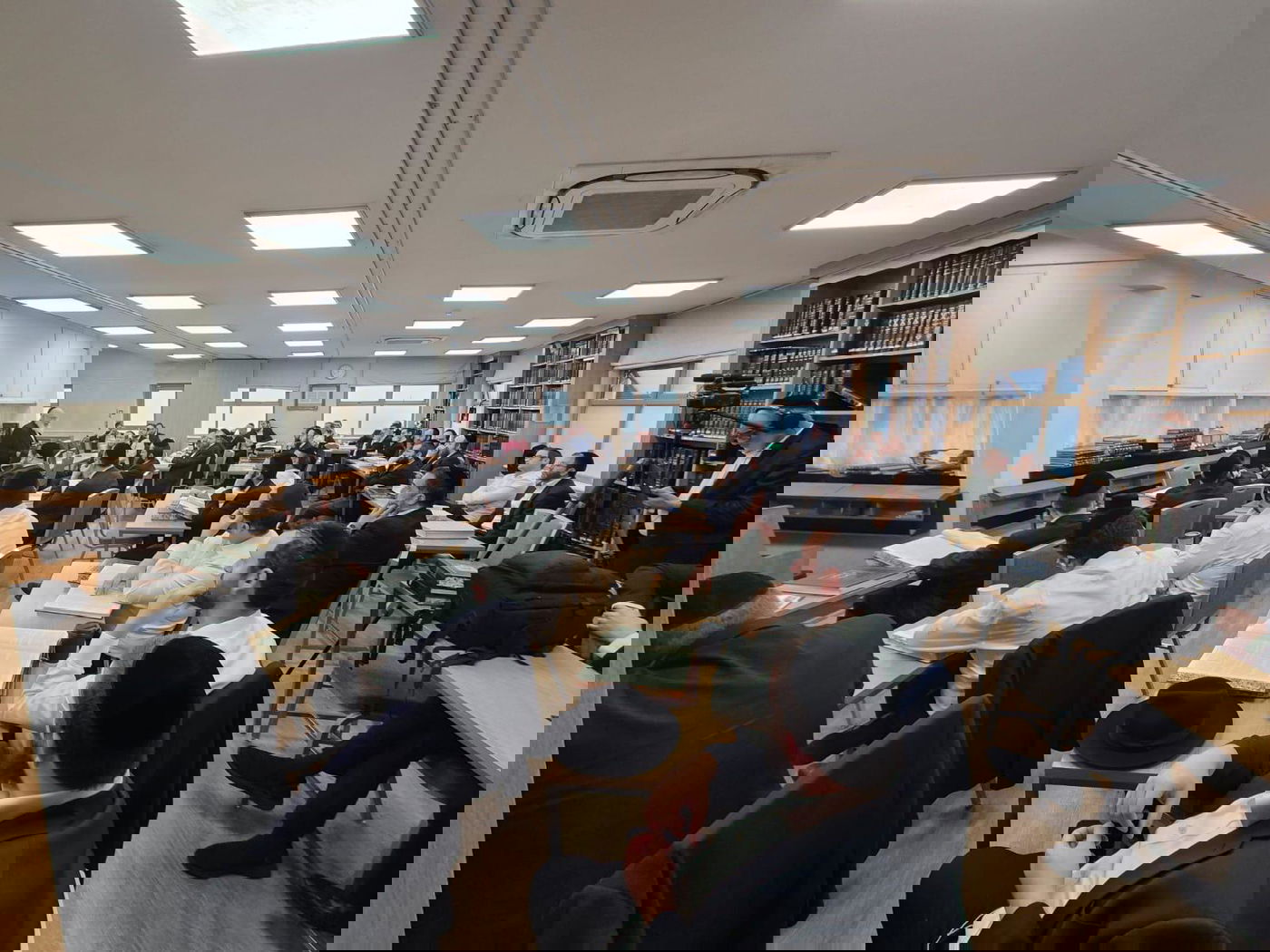 הגאון רבי אשר וייס בביקור בלונדון