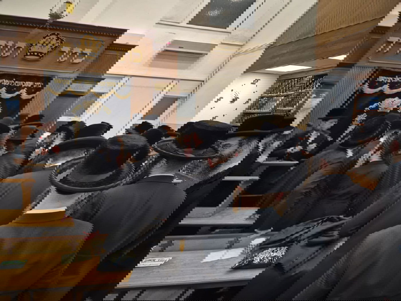 הגאון רבי אשר וייס בביקור בלונדון