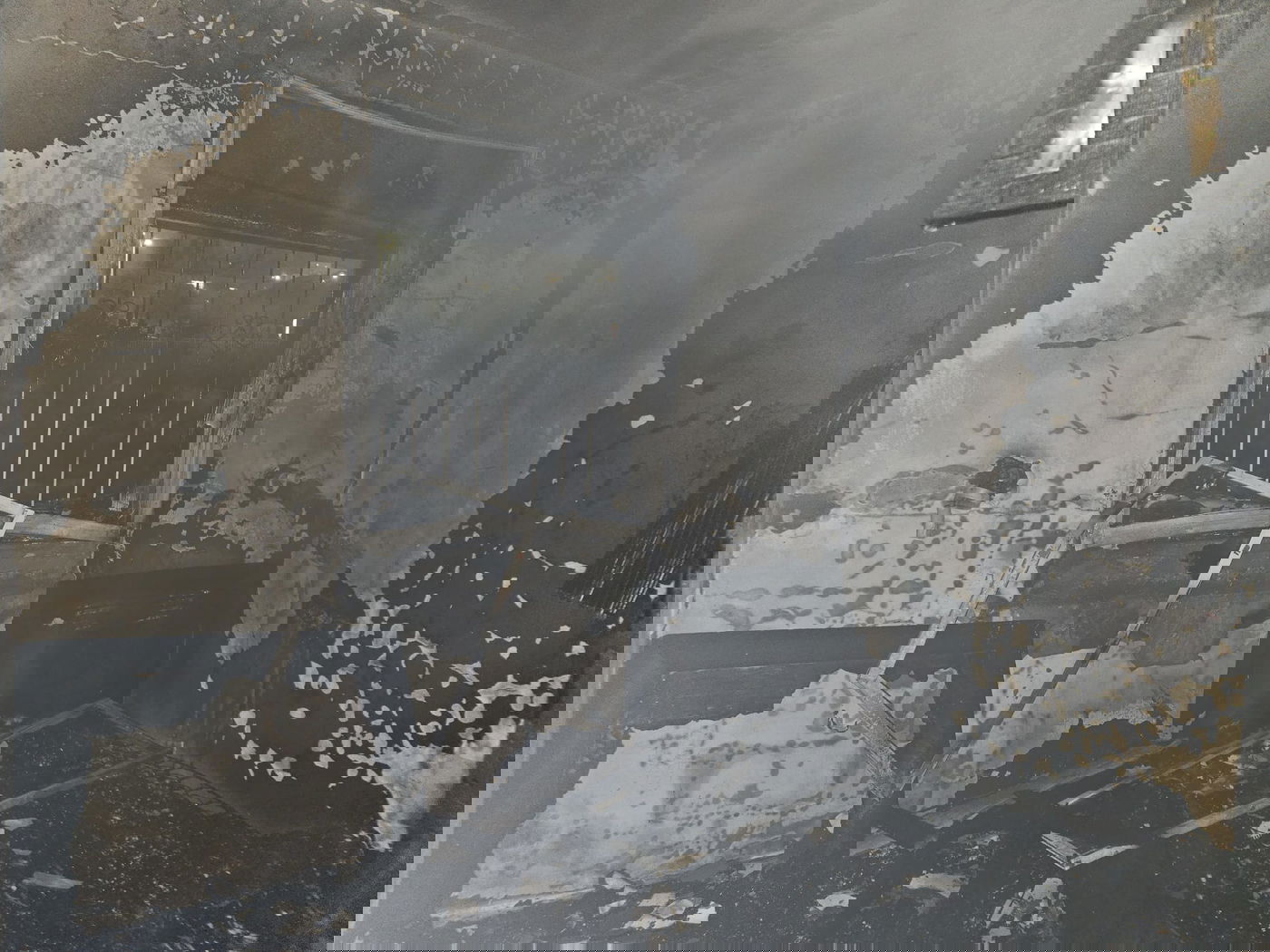 חדר הילדים נשרף כליל בגלל חנוכייה, האב ובתו בת ה-8 פונו