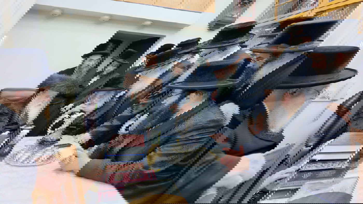 האדמו"ר מויז'ניץ ירושלים בביקור אצל האדמו"ר ממכנובקא בעלזא