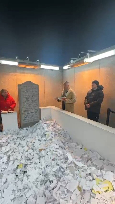 קובי פרץ באוהל אדמורי חב"ד