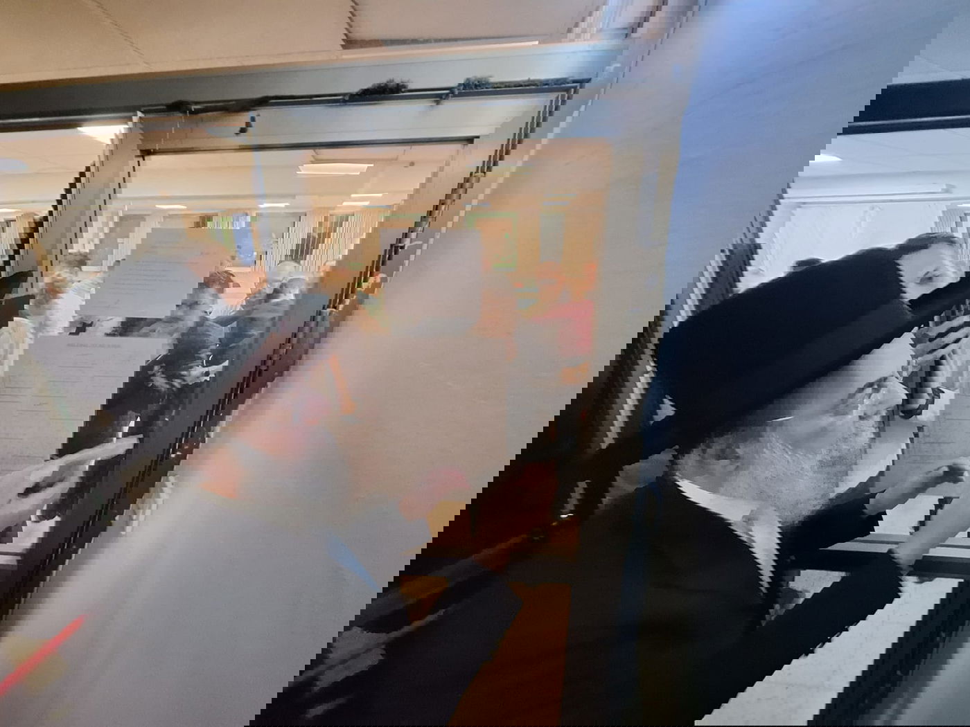 מזוזה מרסיסי טילים: טקס מרגש בקהילת 'אחוות תורה' בפתח תקווה