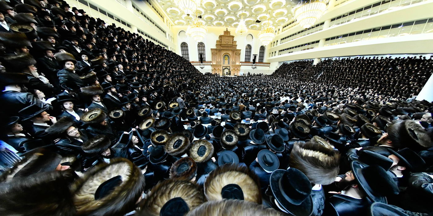 מוצאי שבת חנוכה בחצה"ק ויז'ניץ