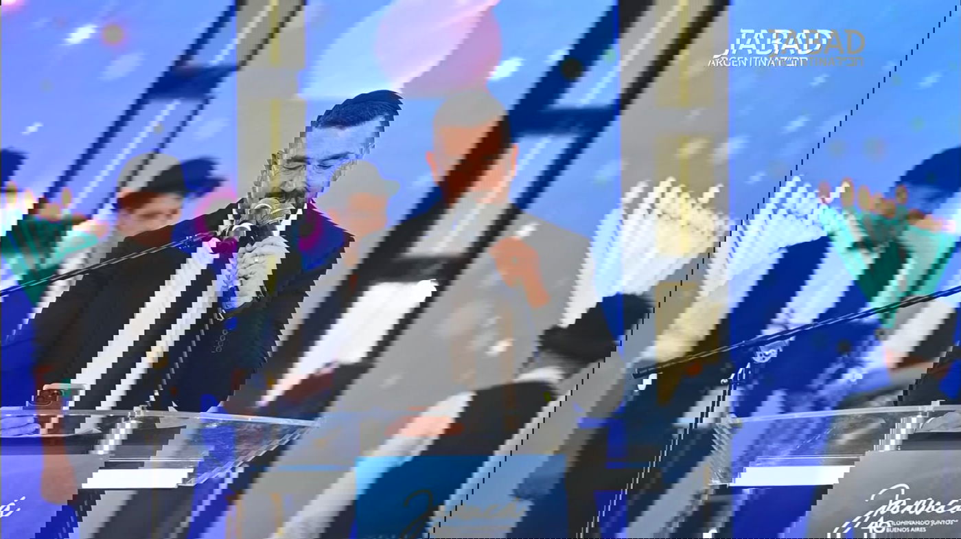 תיעוד ענק: בארגנטינה חגגו את החנוכה על ספינה צבאית