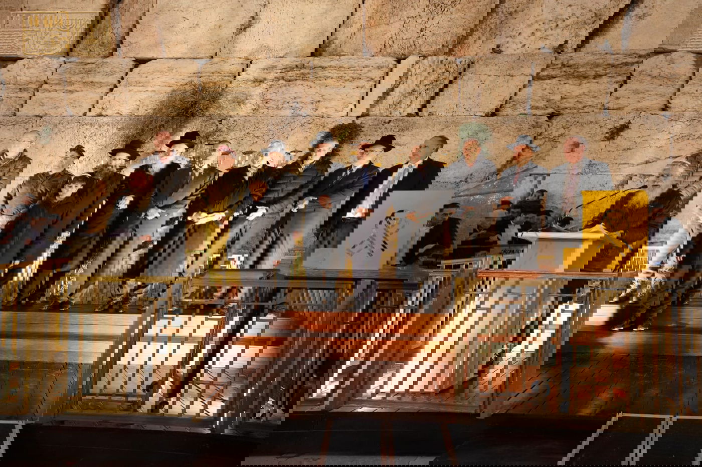 נר חמישי של חנוכה בכותל המערבי