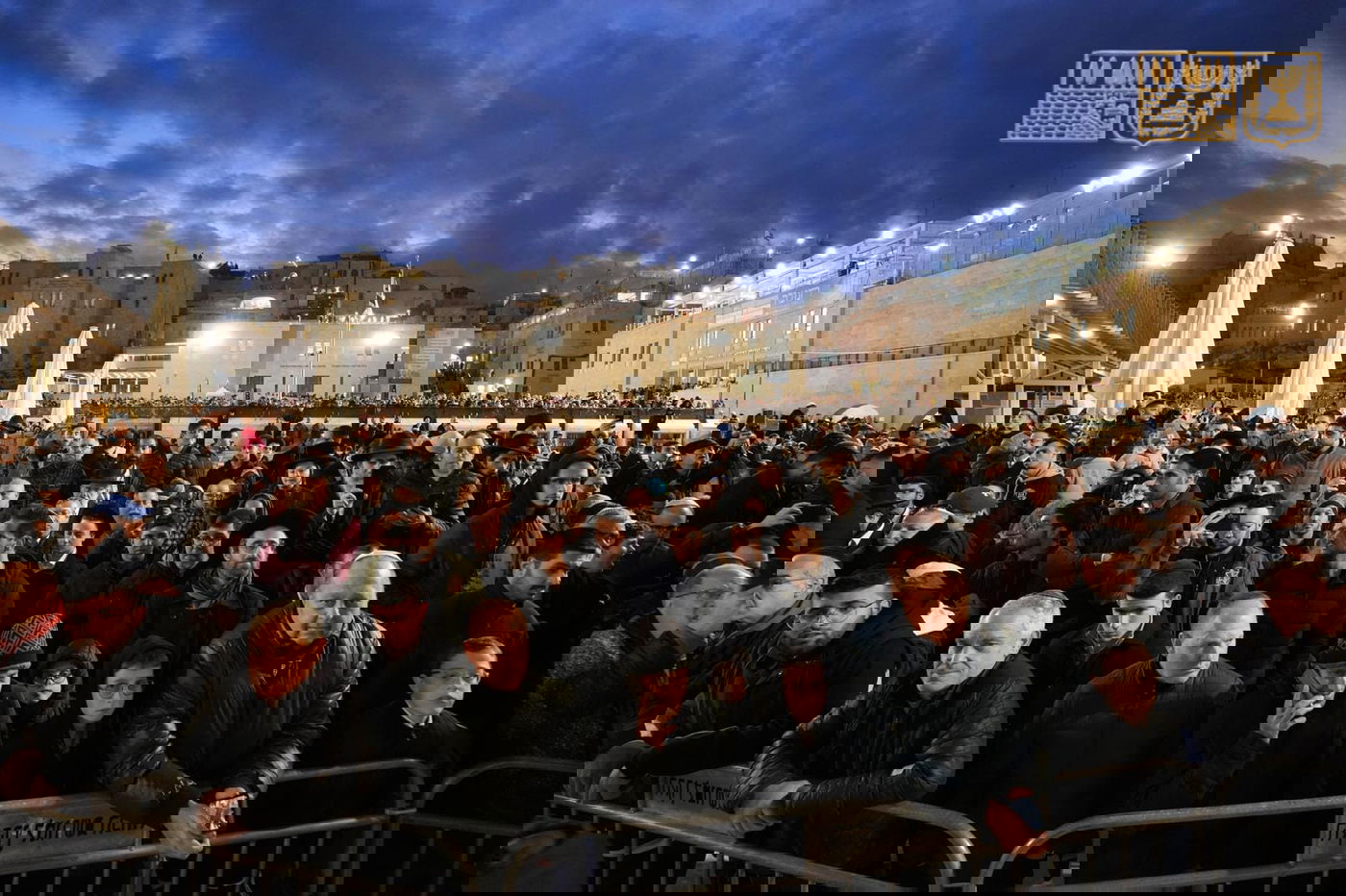 נר חמישי של חנוכה בכותל המערבי