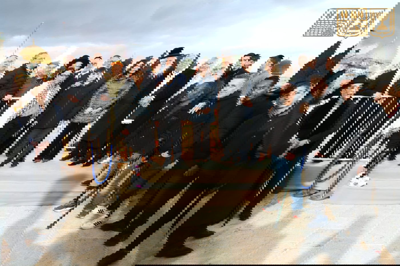 נר חמישי של חנוכה בכותל המערבי