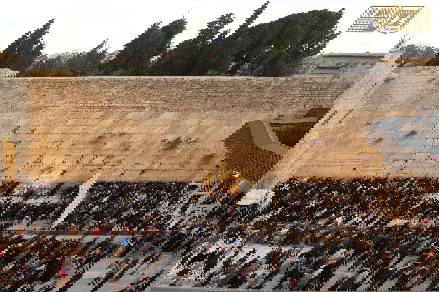 נר חמישי של חנוכה בכותל המערבי