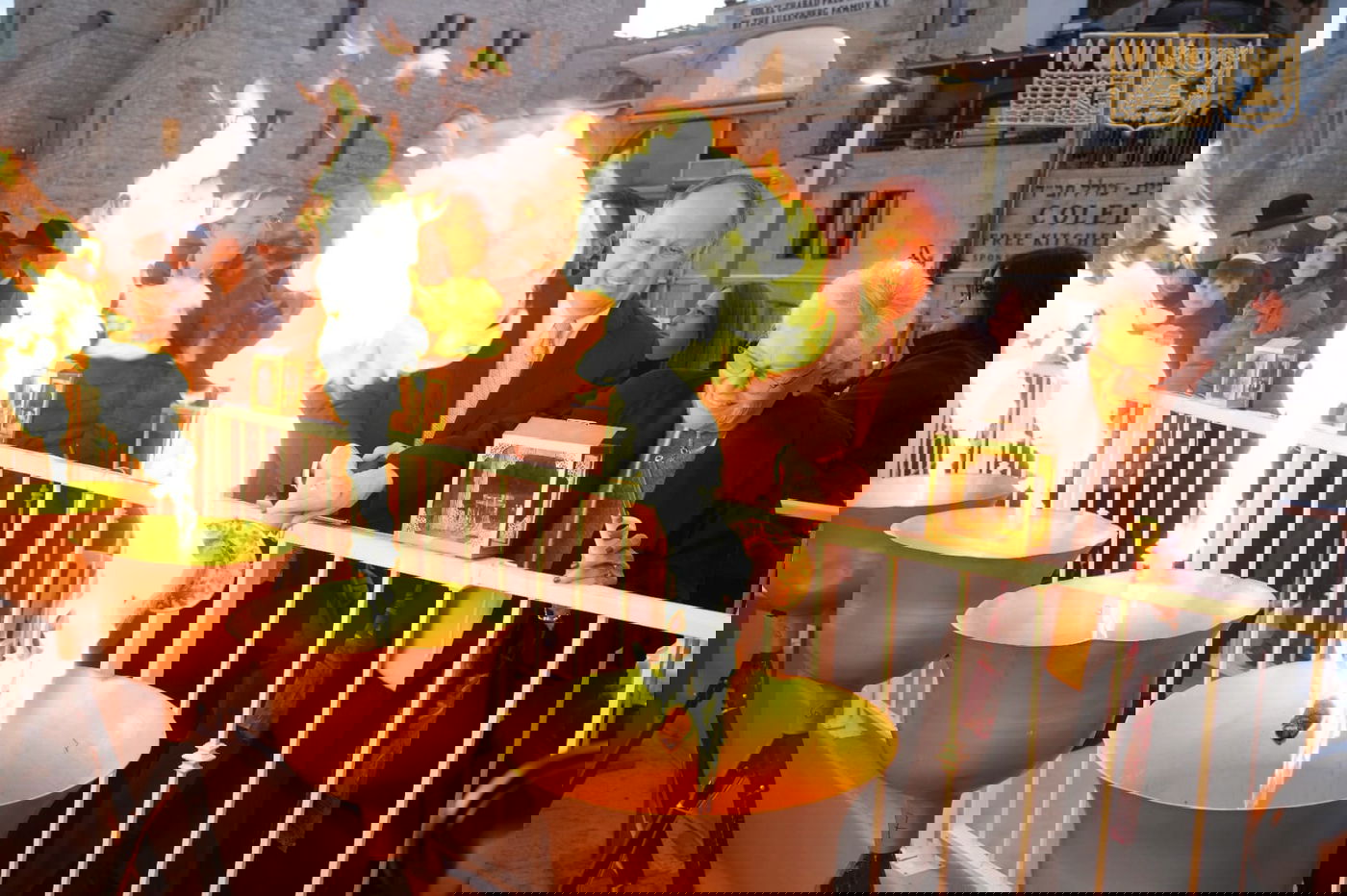 נר חמישי של חנוכה בכותל המערבי