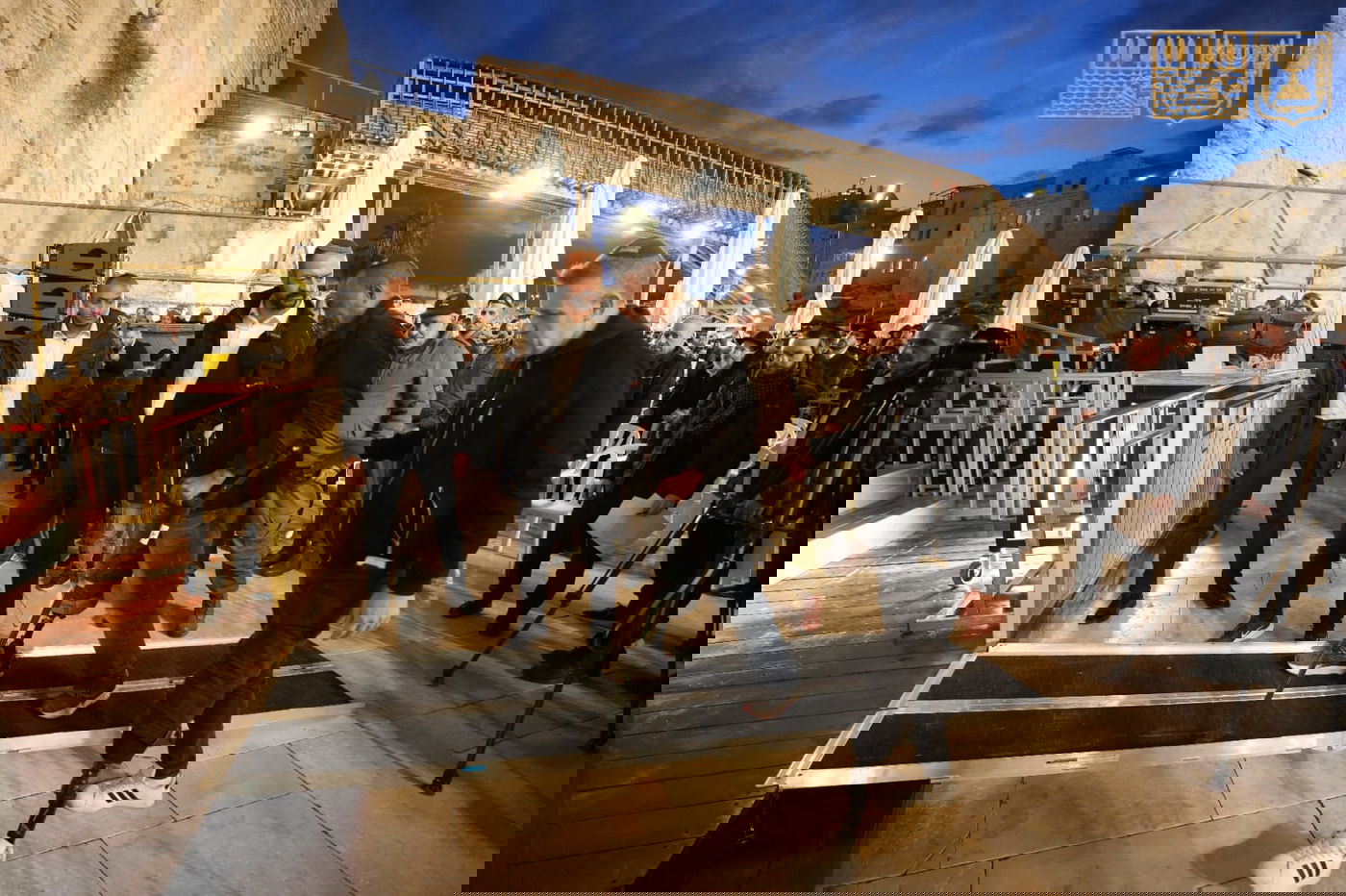 נר חמישי של חנוכה בכותל המערבי