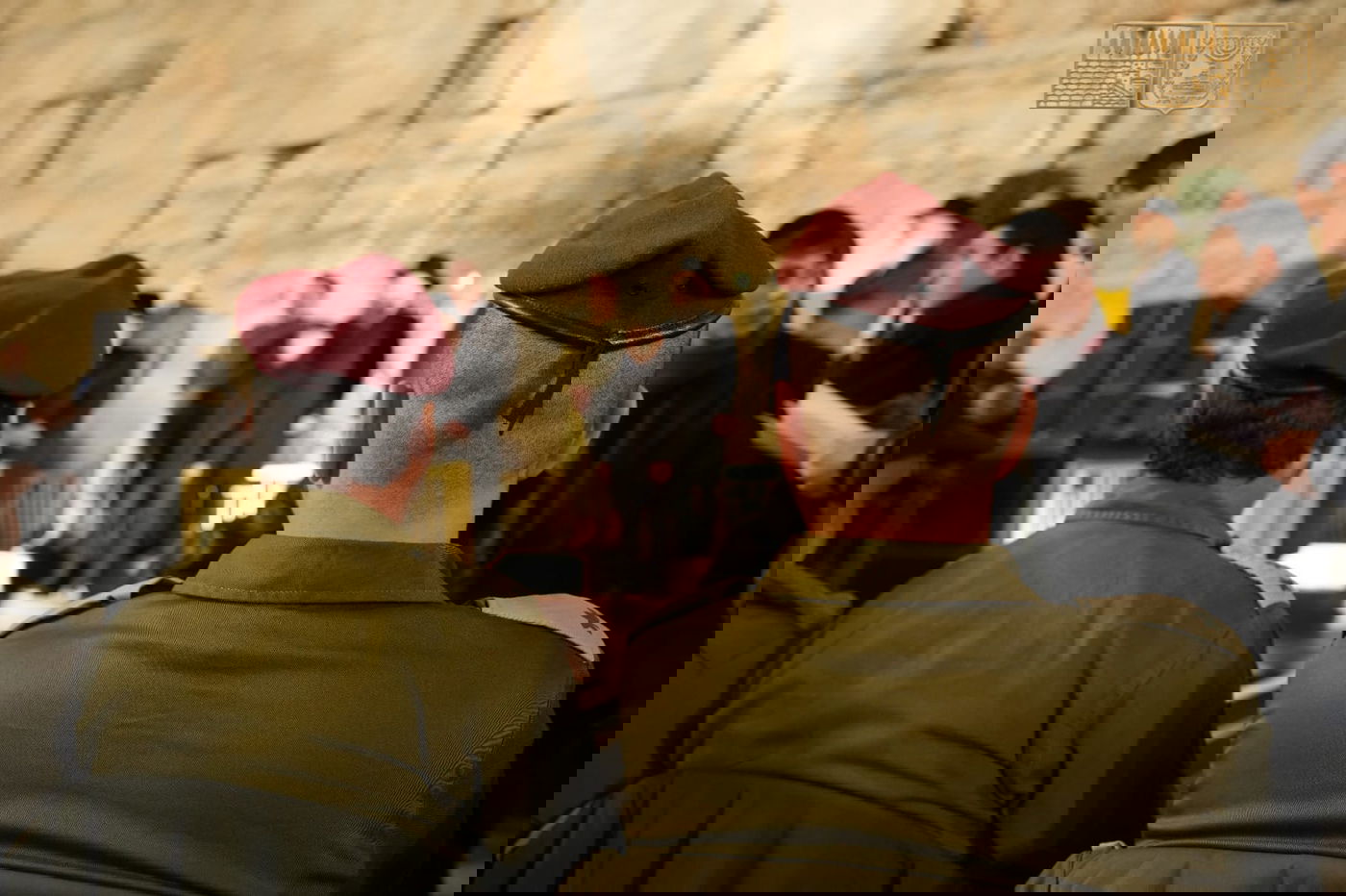 נר חמישי של חנוכה בכותל המערבי