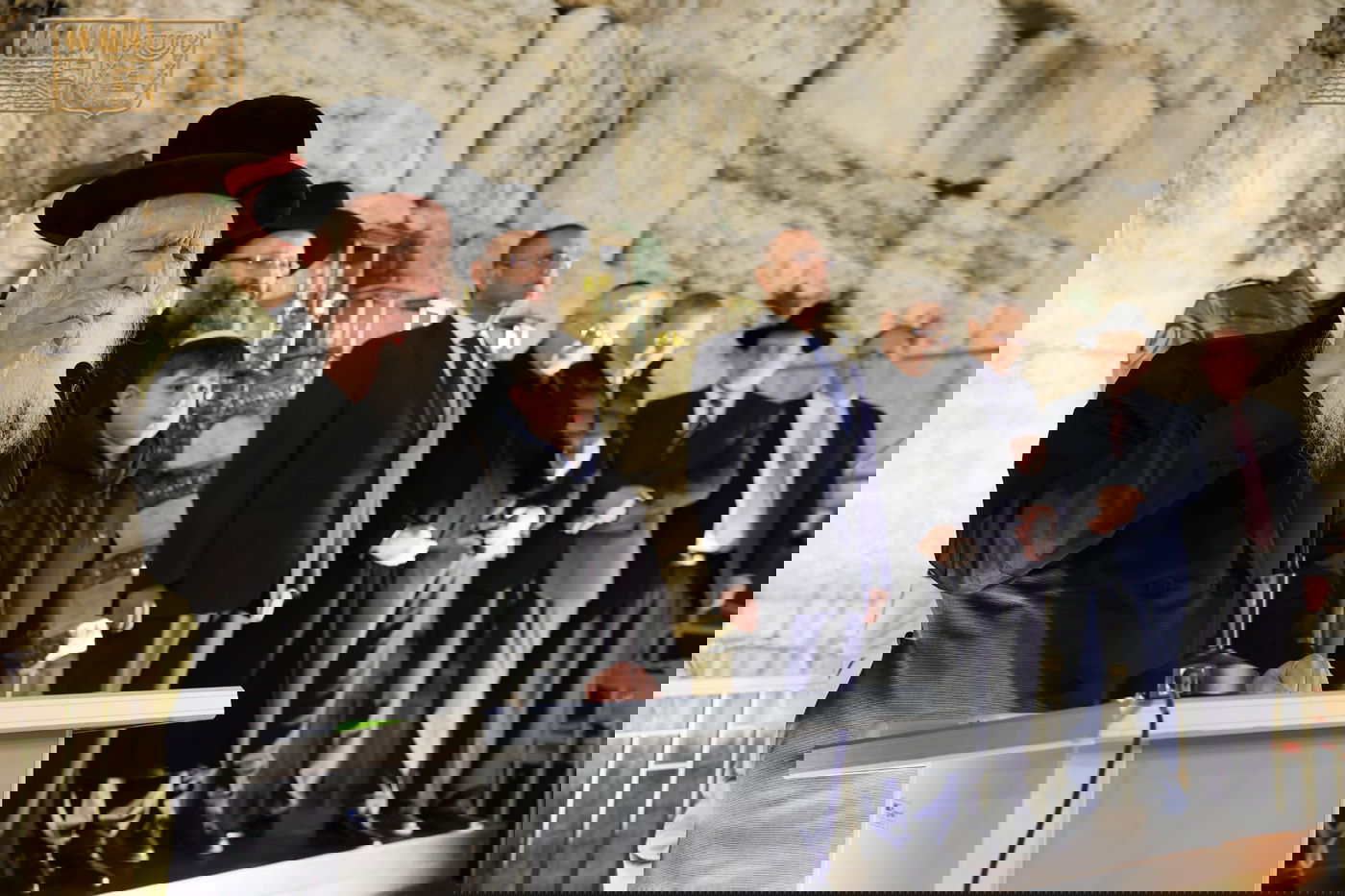 נר חמישי של חנוכה בכותל המערבי