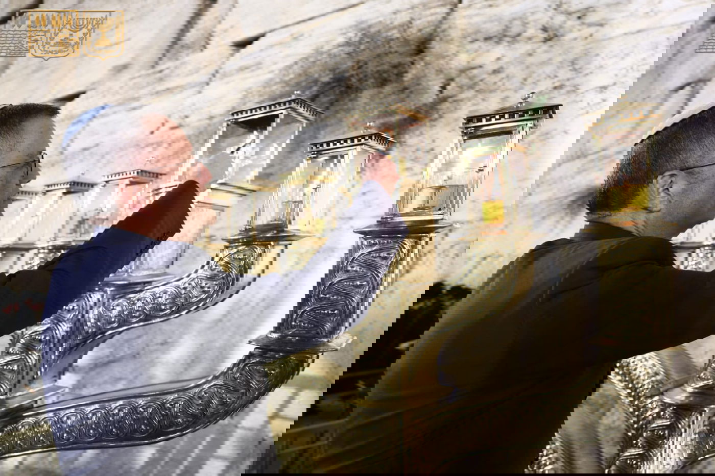 נר חמישי של חנוכה בכותל המערבי