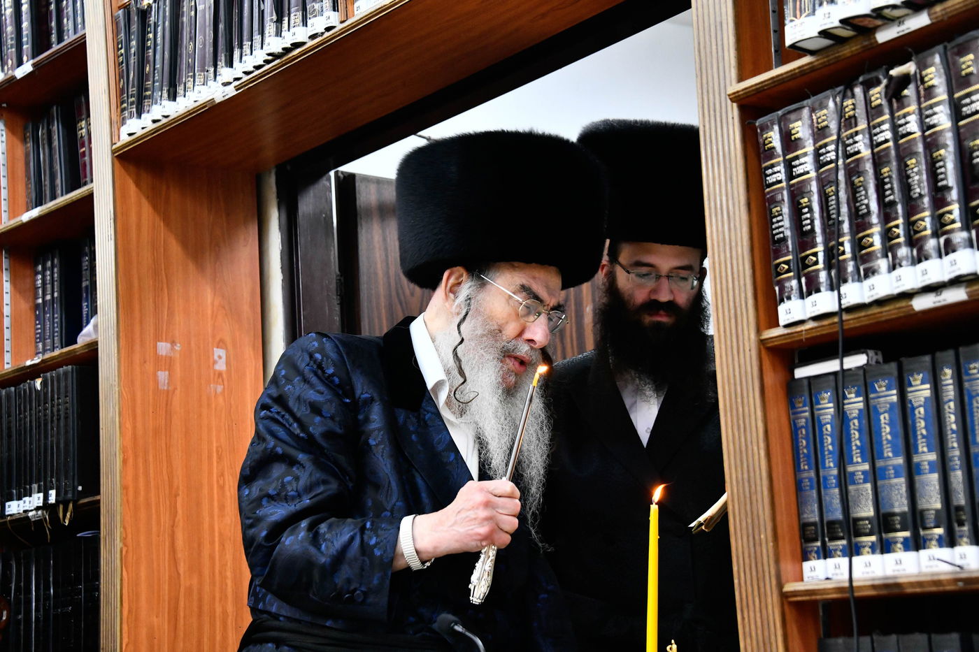 מוצאי שבת חנוכה אצל האדמו"ר מאלכסנדר