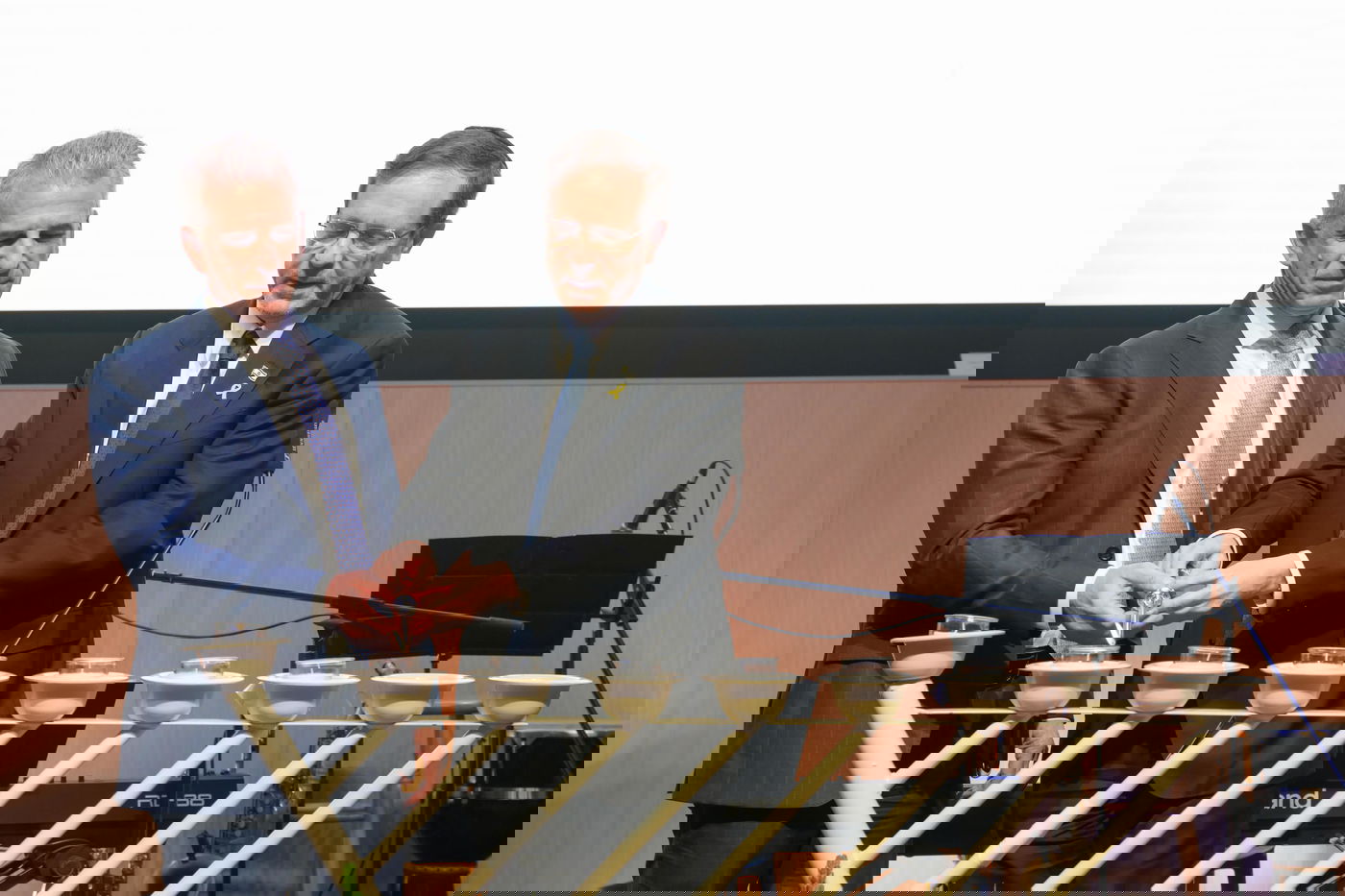 הנשיא הרצוג בטקס עם ראש המוסד ברנע 