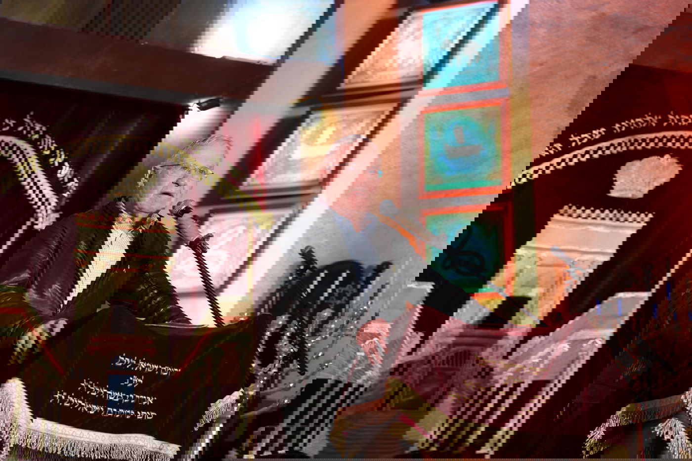 הדלקת נרות חנוכה בבית כנסת הגדול בתל אביב