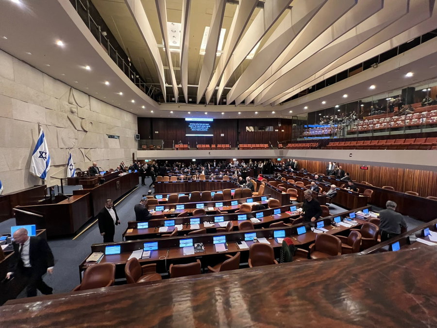 אגודת ישראל התפצלה: רוט נעדר, אייכלר נמנע | אלמוג כהן הצביע עם הקואליציה