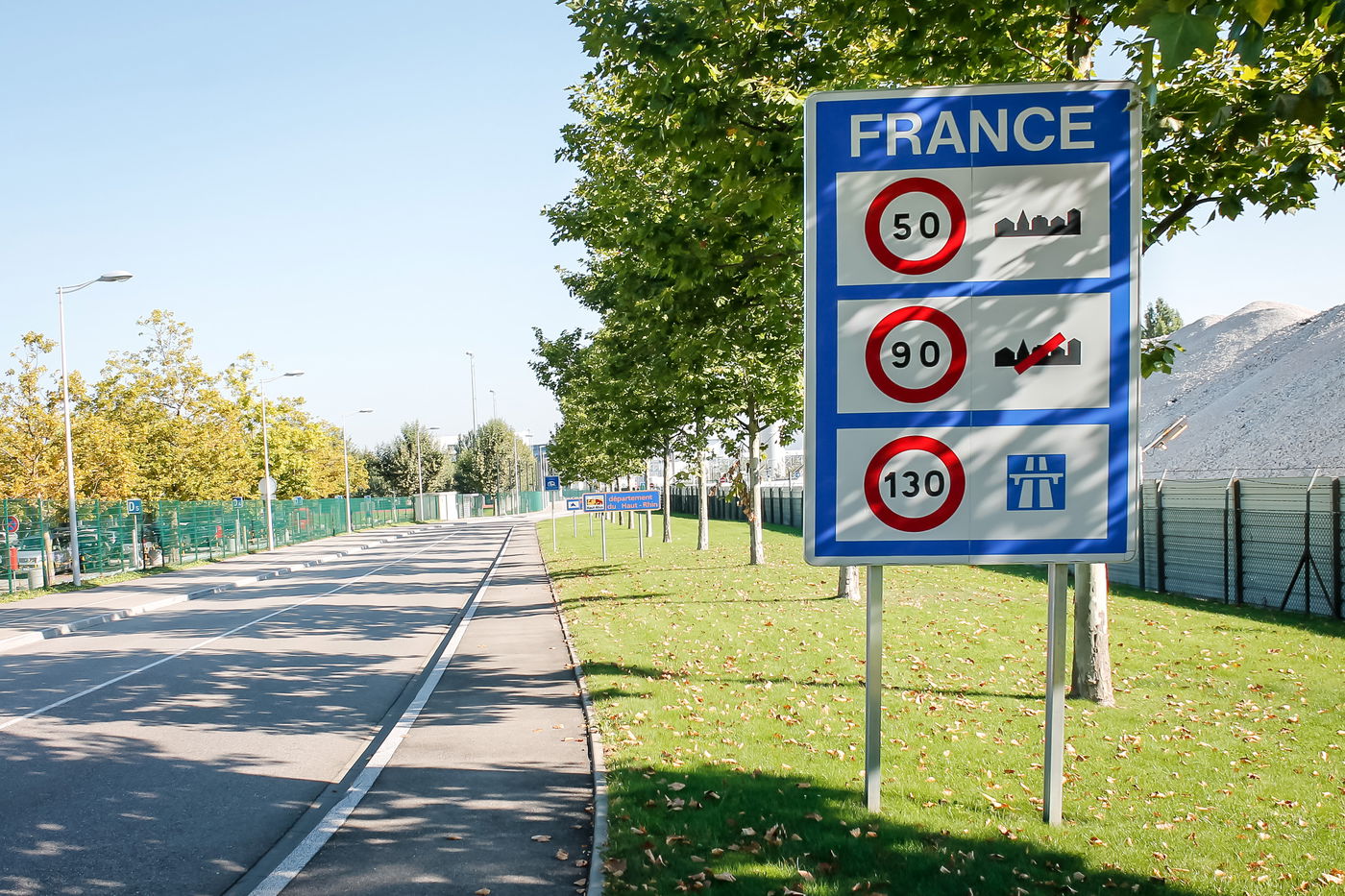 מצד אחד צרפת מצד שני שויץ. אזור שנגן