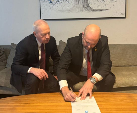 גלנט מגיש את התפטרותו, הערב