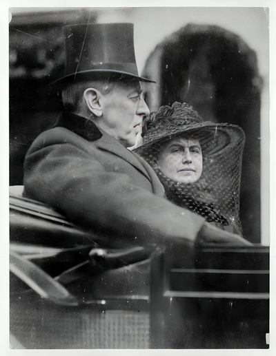  4 במרץ 1917 - הנשיא וודרו וילסון ואדית בדרך לטקס ההשבעה השני