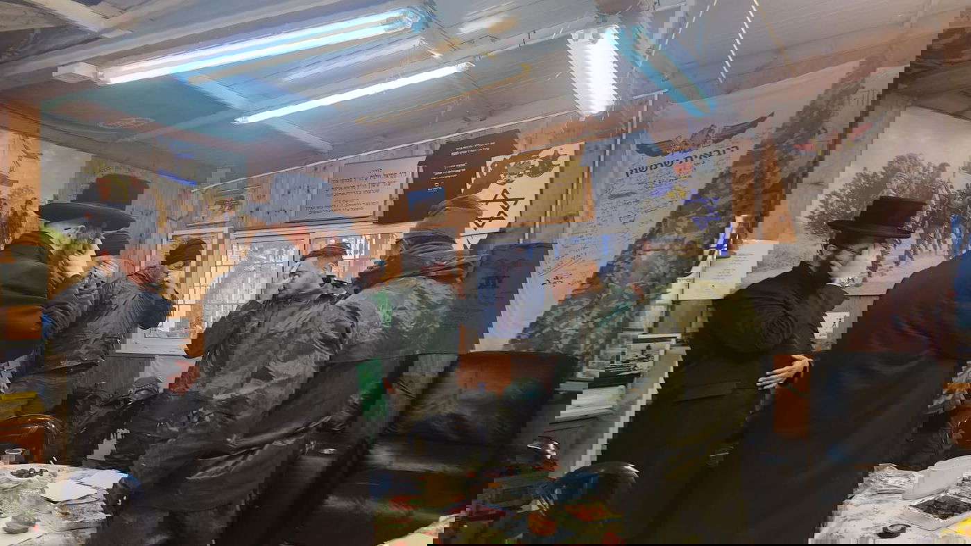 האדמו"ר מקאליב בביקור בגוש עציון בימי החנוכה