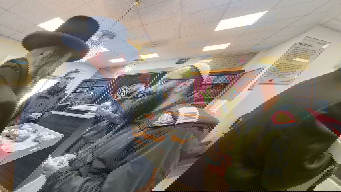 האדמו"ר מקאליב בביקור בגוש עציון בימי החנוכה