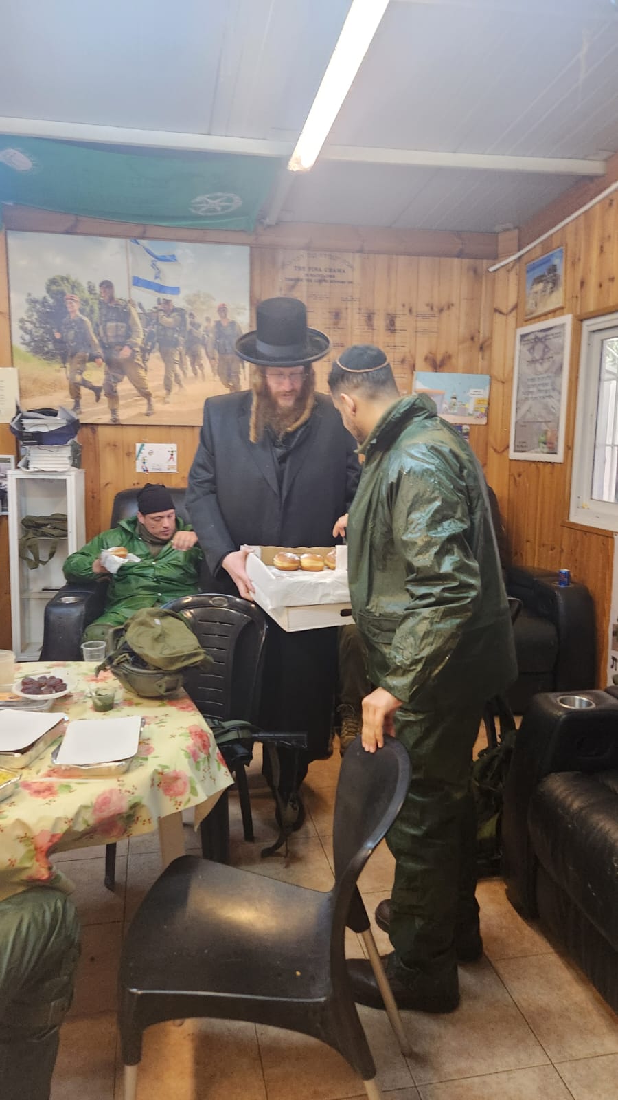 האדמו"ר מקאליב בביקור בגוש עציון בימי החנוכה