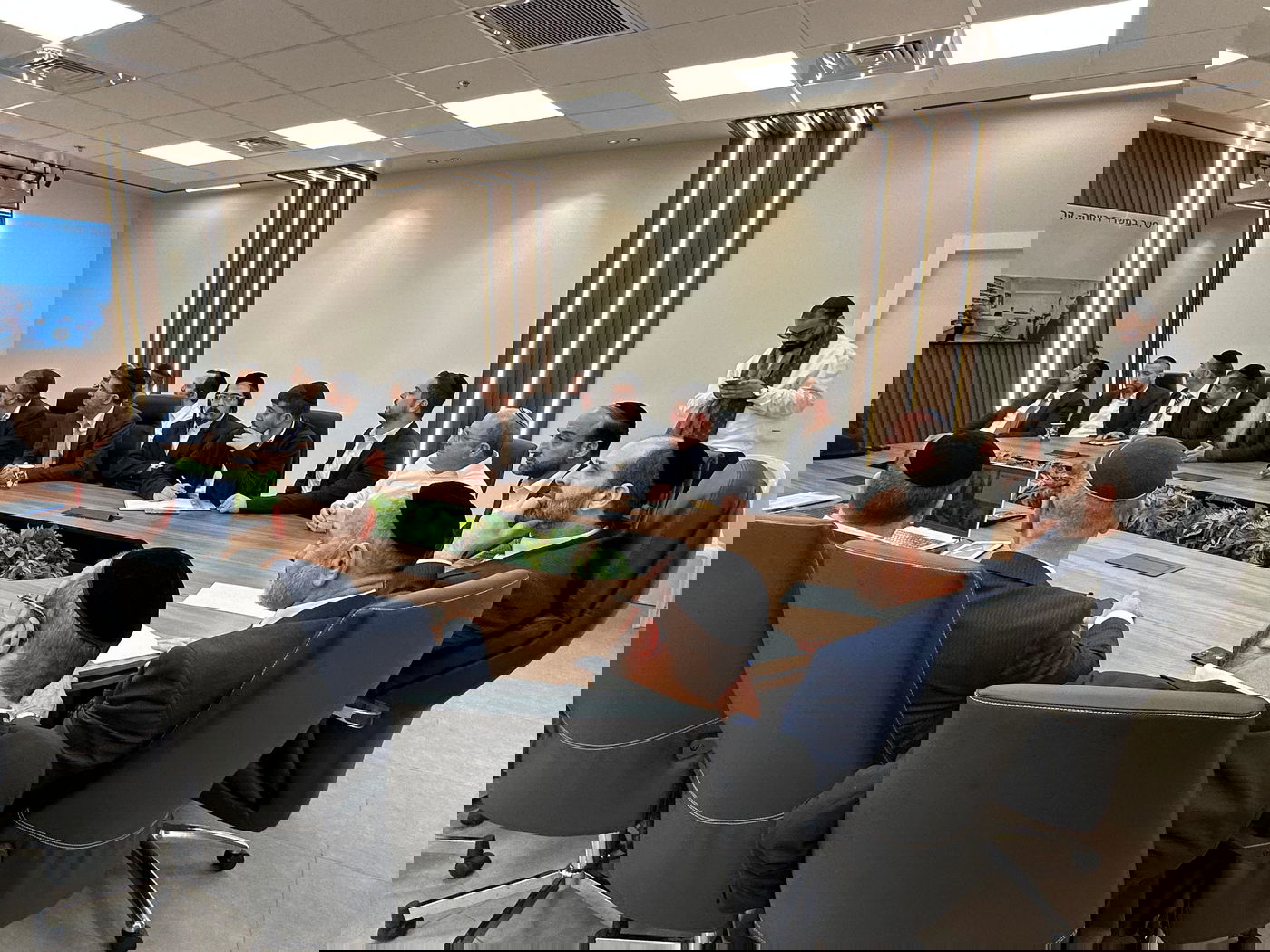 שר הרווחה- יעקב מרגי בביקור באלעד, מכריז על הקמת קמפוס חדש לאגף הרווחה