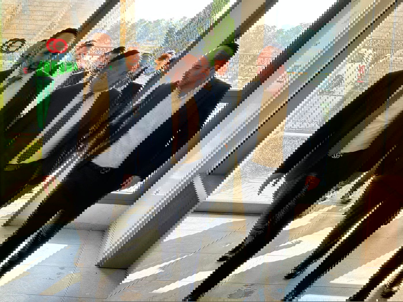 שר הרווחה- יעקב מרגי בביקור באלעד, מכריז על הקמת קמפוס חדש לאגף הרווחה