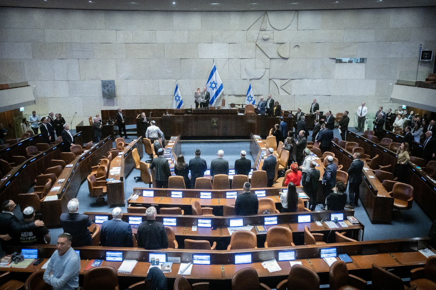 הדרמה הפוליטית במליאת הכנסת