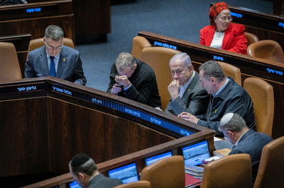 אמון הציבור יורד