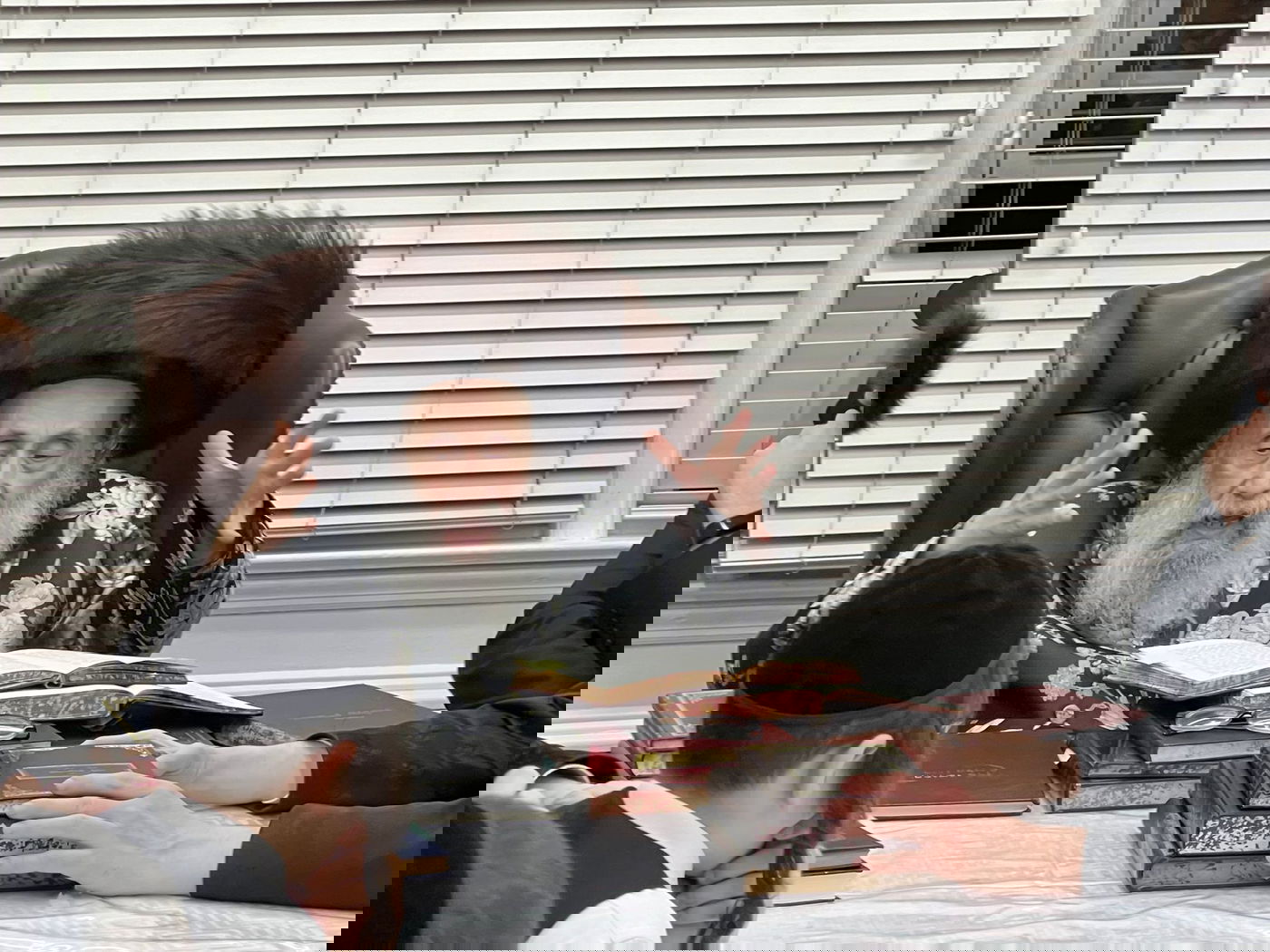 גאב"ד וואודריזש בהדלקת נרות חנוכה