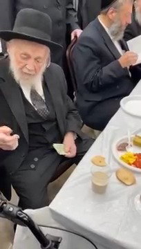 יום הולדת להרה"ח הישיש אביגדור כץ בבורו פארק